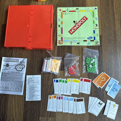 HASBRO MONOPOLY GRAB AND GO