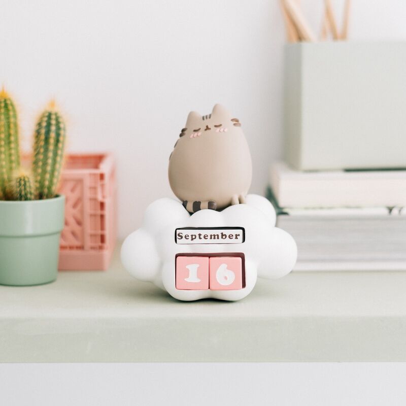 Erik: Pusheen Purrfect Love Collection�3D Perpetual Calendar